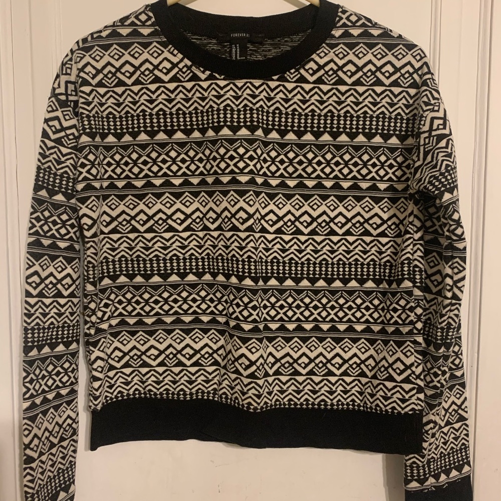 Black and White Patterned Casual Sweater